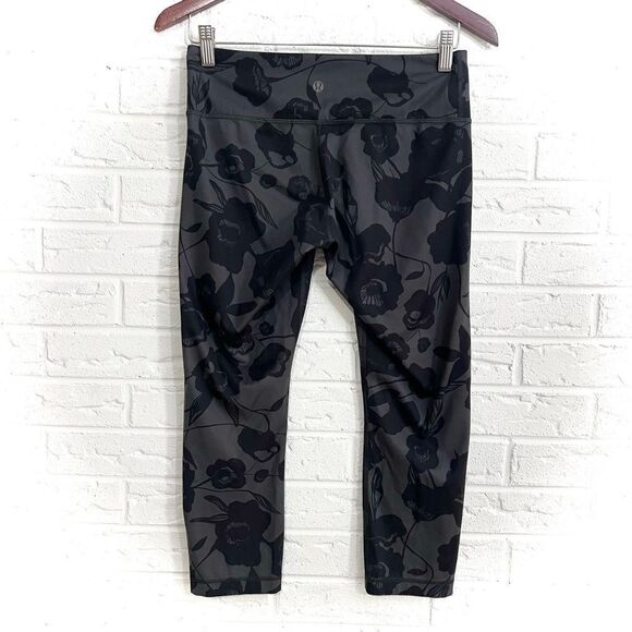 Lululemon Wunder Under Crop II *Full-On Luxtreme Flat Inky Floral Size 6 - Picture 2 of 5
